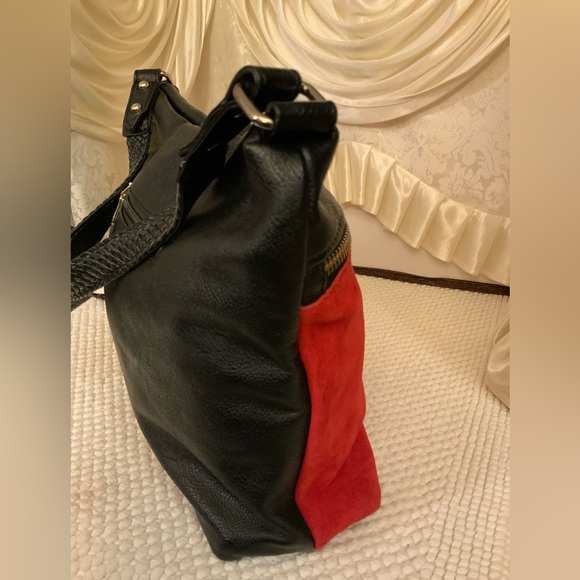 SONDRA ROBERTS - Picture 9 of 10